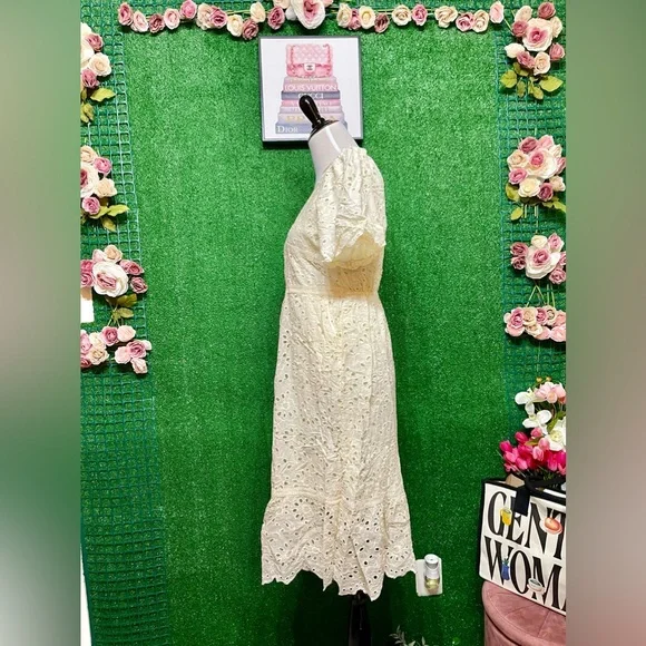 🌷Brand New eyelet dress embroidered can fit Sm up to M very nice quality!🌷 - Picture 4 of 8
